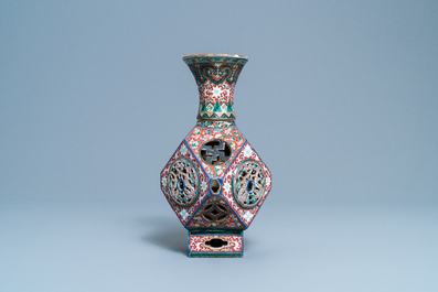 A rare Chinese reticulated famille rose revolving vase, 19/20th C.