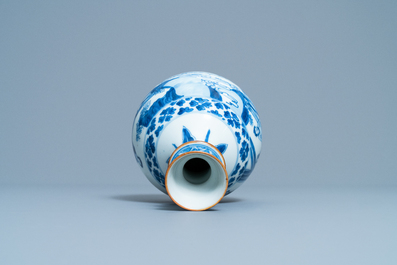 A Chinese blue and white huqqa base with a narrative design, Kangxi