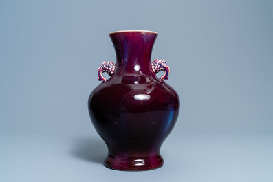Een Chinese monochrome vaas met flamb&eacute; glazuur, Qianlong