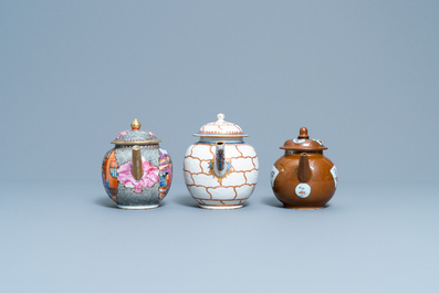 Drie diverse Chinese theepotten met deksels, Qianlong