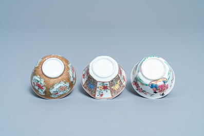 Trois tasses et soucoupes en porcelaine de Chine famille rose, Yongzheng/Qianlong