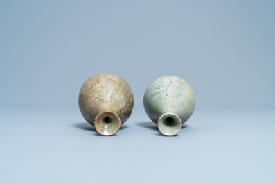 Deux vases en porcelaine c&eacute;ladon de Cor&eacute;e, probablement Goryeo/Joseon, 14/15&egrave;me