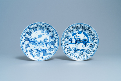 Quatre plats en porcelaine de Chine en bleu et blanc, Kangxi/Yongzheng