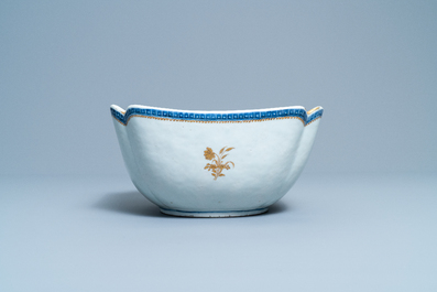 A Chinese blue, white and gilt English market bowl with the arms of Gale, Qianlong