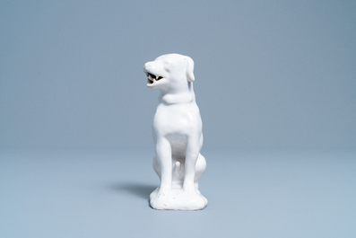 Un mod&egrave;le d'un chien en fa&iuml;ence blanche de Delft, 18&egrave;me