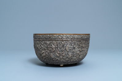 A hammered gilt silver bowl, Thailand, 19/20th C.