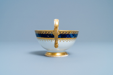 Une tasse et soucoupe en porcelaine de S&egrave;vres armori&eacute;e pour von Linsingen, France, 1&egrave;re moiti&eacute; du 19&egrave;me