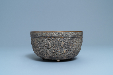 A hammered gilt silver bowl, Thailand, 19/20th C.