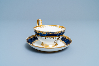 Une tasse et soucoupe en porcelaine de S&egrave;vres armori&eacute;e pour von Linsingen, France, 1&egrave;re moiti&eacute; du 19&egrave;me