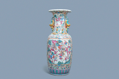 A large Chinese famille rose vase with a court scene and a battle scene, 19th C.