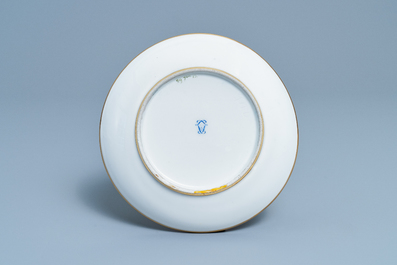 Une tasse et soucoupe en porcelaine de S&egrave;vres armori&eacute;e pour von Linsingen, France, 1&egrave;re moiti&eacute; du 19&egrave;me