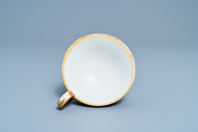 Une tasse et soucoupe en porcelaine de S&egrave;vres armori&eacute;e pour von Linsingen, France, 1&egrave;re moiti&eacute; du 19&egrave;me