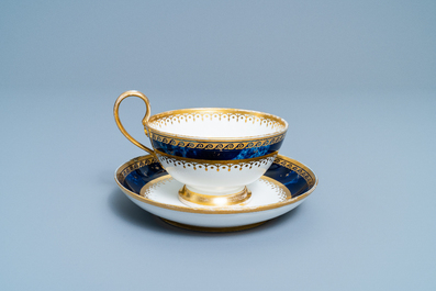 Une tasse et soucoupe en porcelaine de S&egrave;vres armori&eacute;e pour von Linsingen, France, 1&egrave;re moiti&eacute; du 19&egrave;me