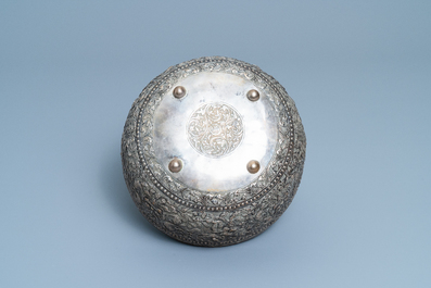 Un bol en argent dor&eacute; et repouss&eacute;, Tha&iuml;lande, 19/20&egrave;me