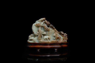 Een Chinees gevlekte celadon jade snijwerk met de 'Acht paarden van Mu Wang', Qing