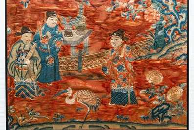 Trois panneaux de broderie de soie chinoise &agrave; d&eacute;cor d'une audience imp&eacute;riale, 19&egrave;me