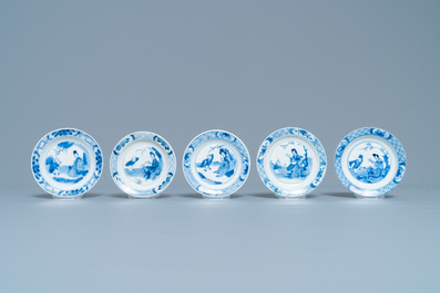 Vijf Chinese blauw-witte koppen en schotels, Chenghua merk, Kangxi