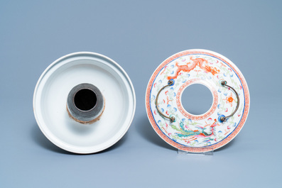 Un pot couvert en porcelaine de Chine famille rose pour le march&eacute; Straits ou Peranakan, 19/20&egrave;me