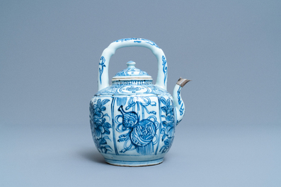 A Chinese blue and white wine ewer and cover, Wanli