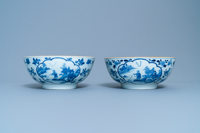 Een paar Chinese blauw-witte kommen met vissers, Qianlong