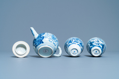 A Chinese blue and white teapot and a pair of wine cups, Kangxi