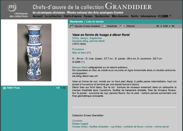 Un grand vase imp&eacute;rial de forme 'zun' en porcelaine de Chine en bleu et blanc, marque et &eacute;poque de Wanli