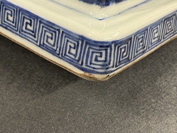 Un grand vase en porcelaine de Chine en bleu et blanc &agrave; d&eacute;cor des 'Sept sages dans la for&ecirc;t de bambou', Qianlong