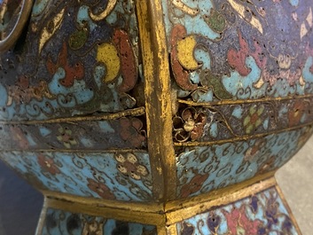 Un vase de forme 'fanghu' en &eacute;maux cloisonn&eacute;s, Chine, Wanli