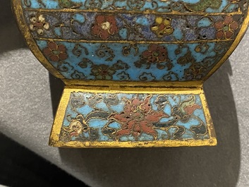 Un vase de forme 'fanghu' en &eacute;maux cloisonn&eacute;s, Chine, Wanli