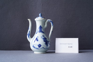 Een Chinese blauw-witte 'Xi Xiang Ji' dekselkan, Xuande merk, Kangxi