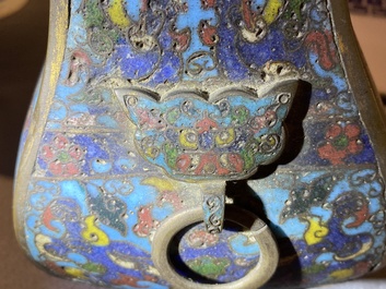 Un vase de forme 'fanghu' en &eacute;maux cloisonn&eacute;s, Chine, Wanli