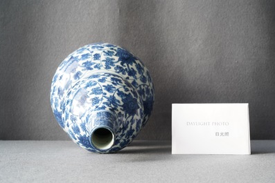 A Chinese blue and white 'lotus scroll' double gourd vase, Wanli