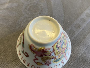 Quatre tasses et deux soucoupes en porcelaine de Chine famille rose, Yongzheng/Qianlong