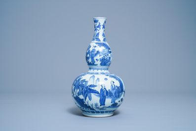 A Chinese blue and white double gourd vase, Transitional period