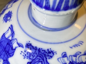 Un bol sur piedouche en porcelaine de Chine en bleu et blanc &agrave; d&eacute;cor de gar&ccedil;ons jouants, Wanli