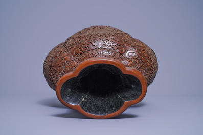Un vase en laque rouge, marque de Qianlong, Chine, 19/20&egrave;me