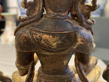 Une figure de Tara Blanche en bronze dor&eacute;, N&eacute;pal, 16&egrave;me