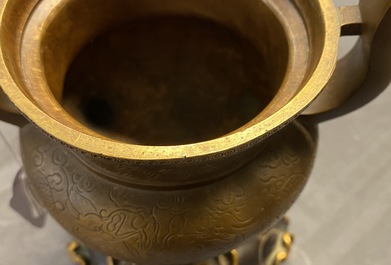 A Chinese bronze tripod censer with 'lotus leaf' cover and stand, 17/18th C.