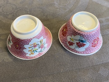 Quatre tasses et deux soucoupes en porcelaine de Chine famille rose, Yongzheng/Qianlong