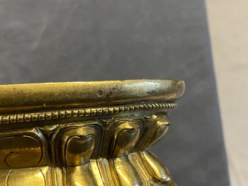 Een Chinese verguld bronzen figuur van Boeddha, 17e eeuw