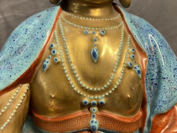 Drie polychrome en vergulde figuren van Bodhisattva, Qianlong/Jiaqing