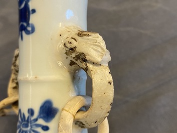 Een Chinese blauw-witte vaas met olifantenoren, Chenghua merk, Kangxi