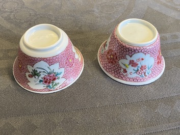 Quatre tasses et deux soucoupes en porcelaine de Chine famille rose, Yongzheng/Qianlong