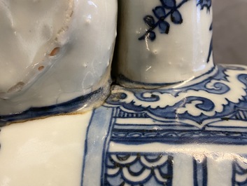 Un kendi en forme d'&eacute;l&eacute;phant en porcelaine de Chine en bleu et blanc, Wanli