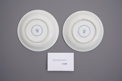 Une paire de coupes en porcelaine d'Arita en bleu et blanc &agrave; d&eacute;cor de qilins, Japon, Edo, 17/18&egrave;me