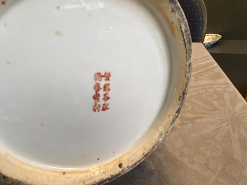 Un vase en porcelaine de Chine qianjiang cai &agrave; d&eacute;cor d'un paysage, 19/20&egrave;me