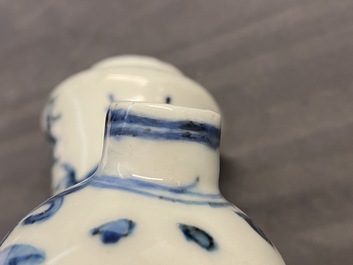 Un kendi en porcelaine de Chine en bleu et blanc, Wanli