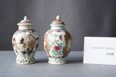 Deux bo&icirc;tes &agrave; th&eacute; en porcelaine de Chine famille rose, Yongzheng