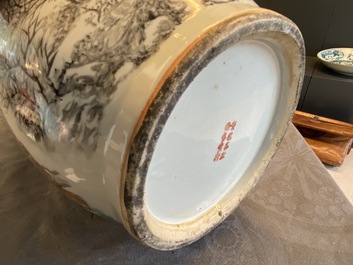 Un vase en porcelaine de Chine qianjiang cai &agrave; d&eacute;cor d'un paysage, 19/20&egrave;me