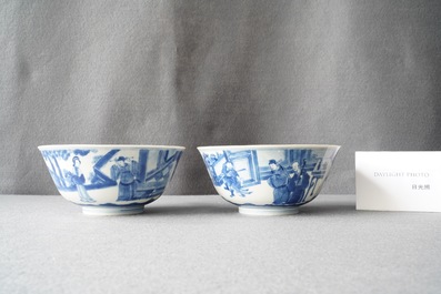 Een paar Chinese blauw-witte 'Xi Xiang Ji' kommen, Jiajing merk, Kangxi